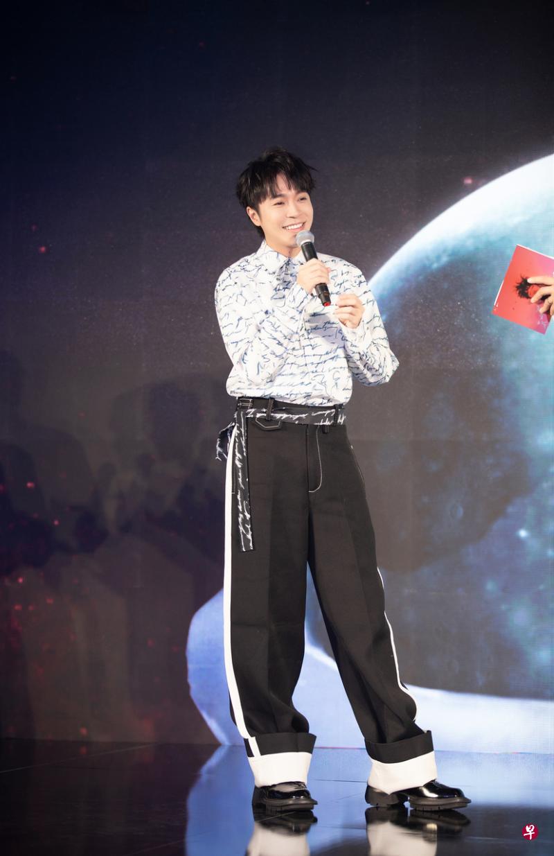 吴青峰在北京举行《太空人》新专辑记者会。（环球音乐） 