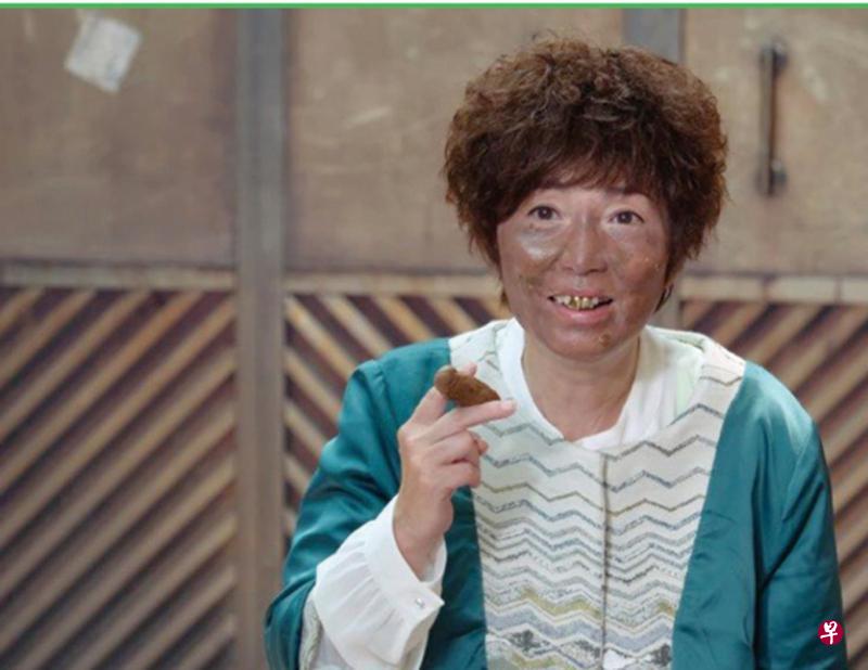 苑琼丹不计形象演好赌的大姐大。
