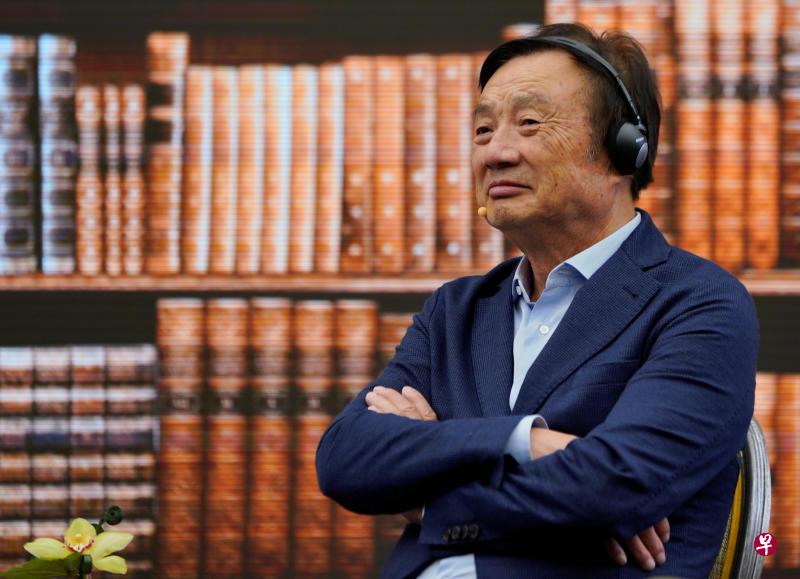 华为创始人任正非6月17日在深圳公司总部参加小组讨论。（路透社档案照）