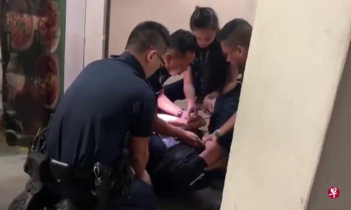 一名男子怀疑喝醉酒，在兀兰一家咖啡店嚷嚷闹事，最终被警员制伏。（STOMP） 