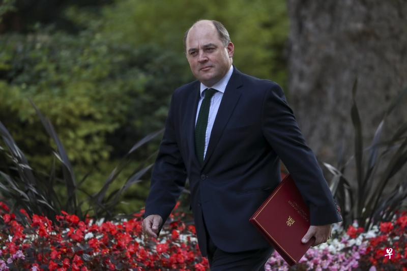英国国防部长华莱士于2019年9月10日抵达伦敦唐宁街10号，准备出席部长会议。（彭博社） 
