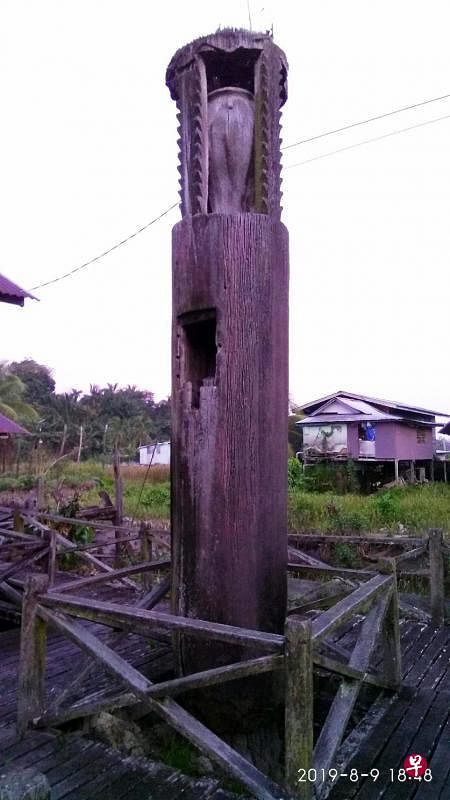 留下刀砍痕迹的“Jerunai”柱。（辛羽摄）