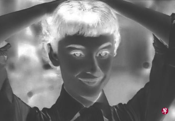 奥黛丽·赫本（Audrey Hepburn）在《罗马假日》中的经典“眉上刘海”。（互联网）