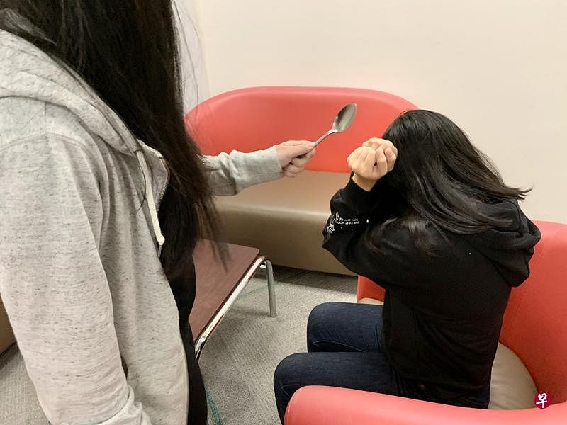 女佣曾使用铁汤匙敲打女童的头至少34下。（示意图，曾美玲摄）