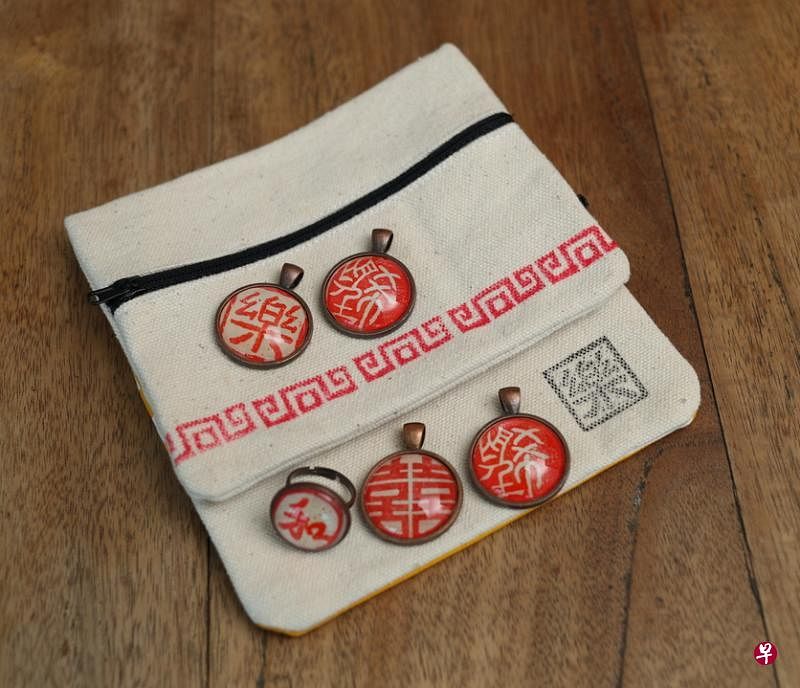 杜沁筠将石章设计成首饰。