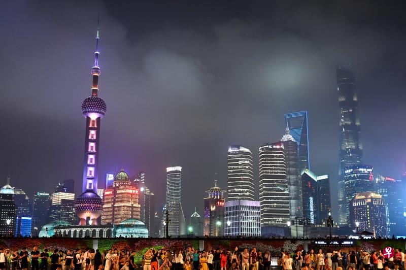中国产业政策经常出现过调，因为政策的重点是挑选赢家，政策的实施又主要依赖地方政府。（法新社）