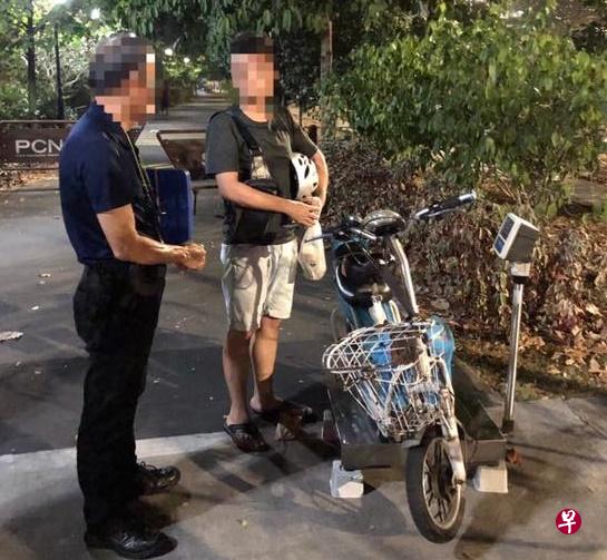 陆路交通管理局星期五（9月20日）晚上针对个人代步工具的使用展开执法取缔行动，共开出21张罚单，并充公三架违例器材。（取自陆交局面簿）