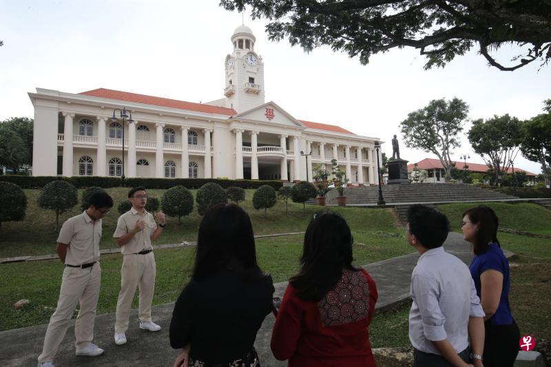 未来的中新广州知识城的国际学校，预计除了会将华中的重要标志—钟楼，融入校园设计中，也将设有教学区、文化体育活动区和生活区。文体活动区中包括学生活动中心、黑箱剧场、体育馆、游泳馆、足球场，以及跑道等设施。（档案照片）