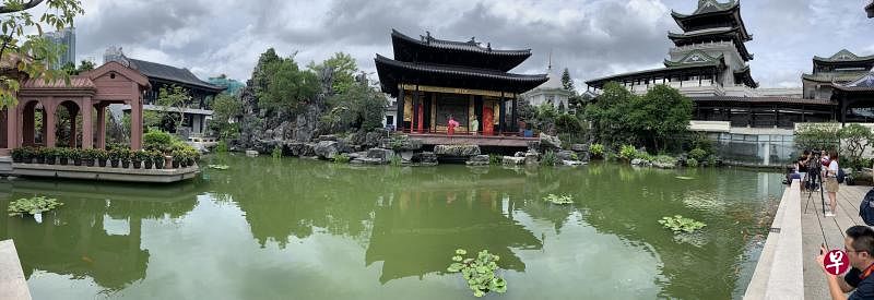 作为粤港澳大湾区的综合性门户城市，广州最大特点是历史悠久，文化底蕴深厚，图为2016年对外开放的粤剧艺术博物馆，中央是隔着水池的戏台，每周定期免费表演粤剧。（韩咏红摄）