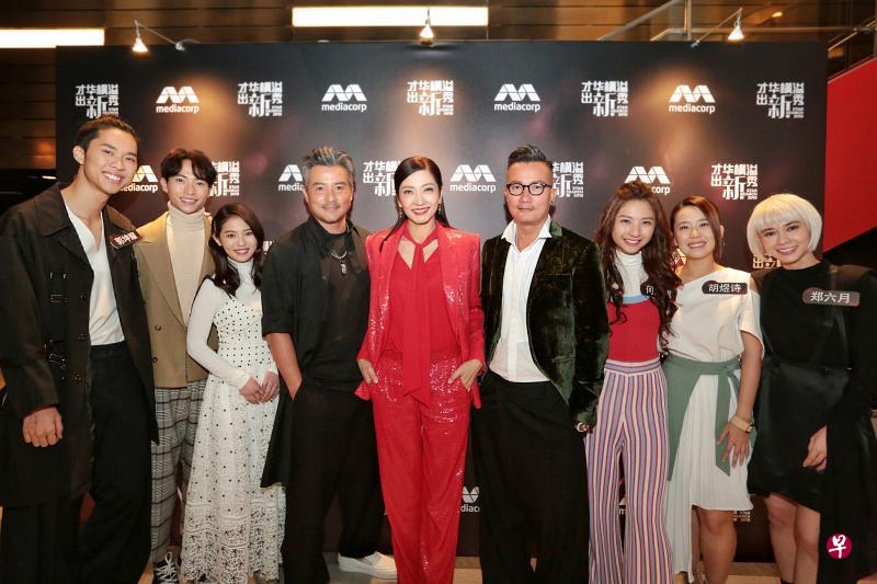 胜出的六名新秀和导师们合照，郭坤耀（左起）、林子颖、曾晓晴、李铭顺、黄碧仁、陈汉玮、何镁琪、胡煜诗和郑六月。（徐颖荃摄）
