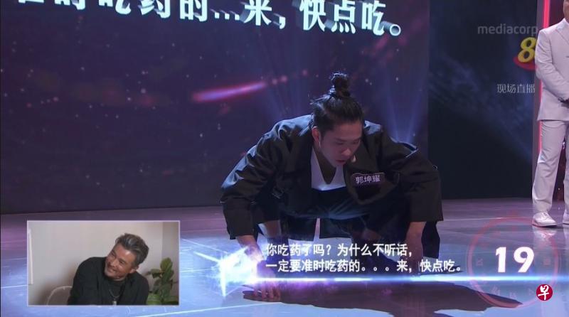 郭坤耀的即兴表演赢得评审赞赏。（网络截图）