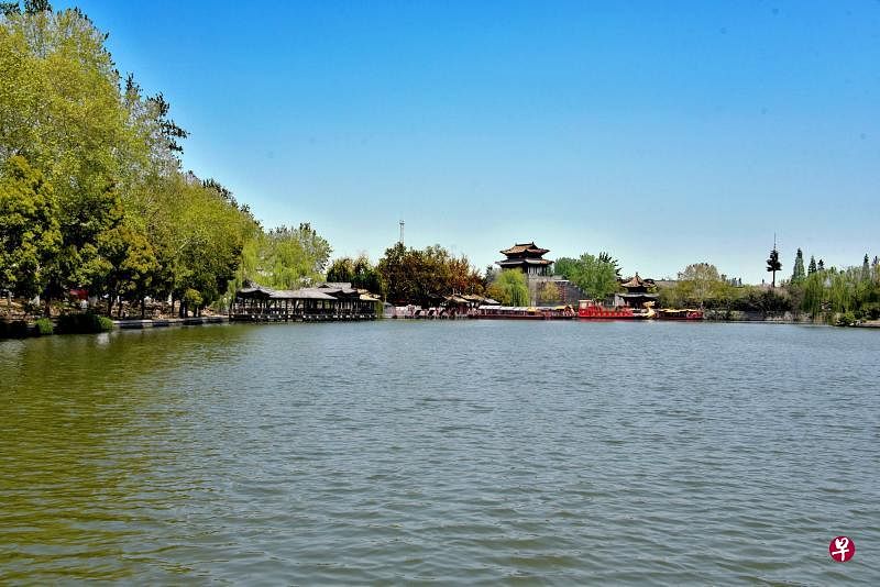 靠近西门码头的京杭大运河景色优美。（冰秀摄 ）