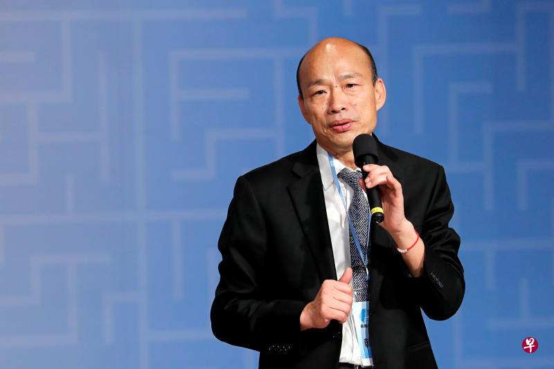 韩国瑜档案照。图为其4月30日在台北举办的一个论坛上发表演讲。（路透社）