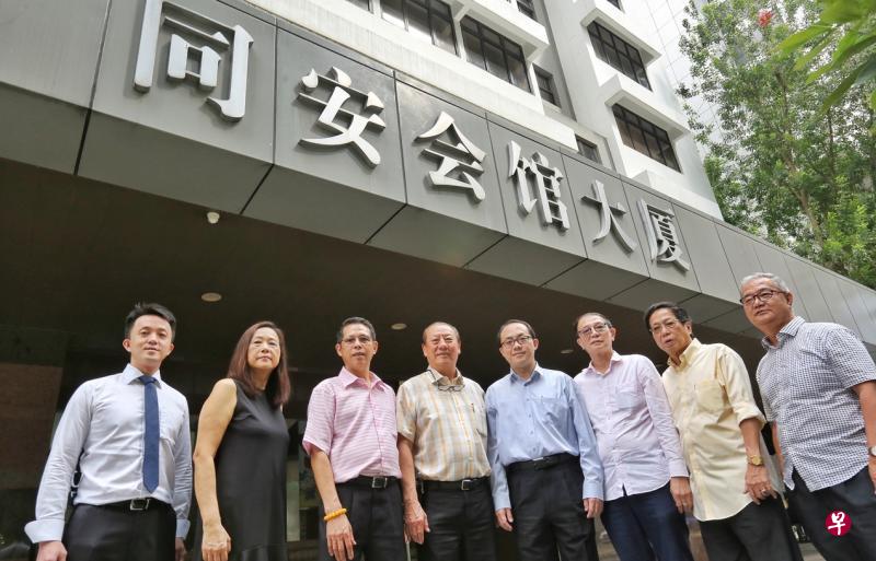 同安会馆受访理事为蔡鸿达（左起）、黄秀琼、沈武平、陈皆成、陈汉栋、林蔼能、陈长贺及陈兴庭。（特约陈福洲摄）