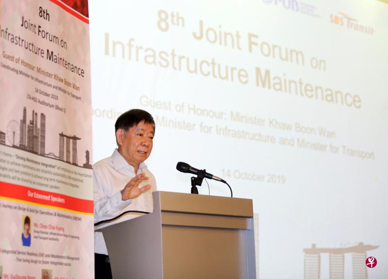 基础建设统筹部长兼交通部长许文远强调，要让地铁服务可靠，就需要确保本地团队具备良好的运营和维修能力。（庄耿闻摄） 