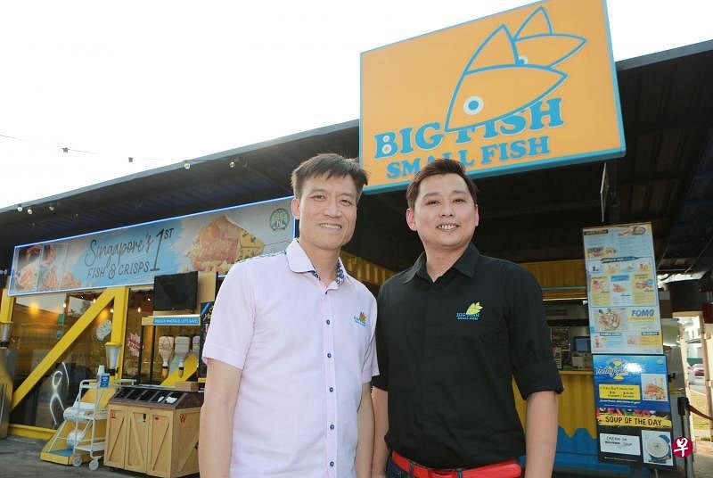 在同一家餐馆打工的谭觉仁（左）和王玮胜，共事数年后决定创办炸鱼品牌Big Fish Small Fish，并计划把业务拓展到更多海外市场。（唐家鸿摄）