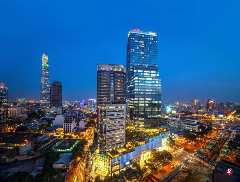 吉宝企业旗下公司推出的吉宝越南基金，已筹得4亿美元资金，包括获得环球机构投资者的合作投资承诺。图为在胡志明市的一个标志性混合用途发展项目——西贡中心。（档案照片） 