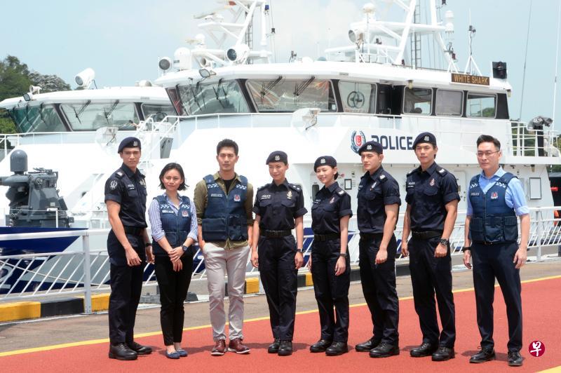 《警徽天职5》方展发（左三起）、林慧玲、何盈莹、包勋评等主角饰演不同警察部门成员。（档案照）
