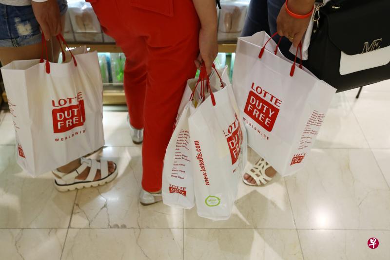 韩国乐天集团明年6月取代免税店DFS集团进驻樟宜机场。（彭博社） 