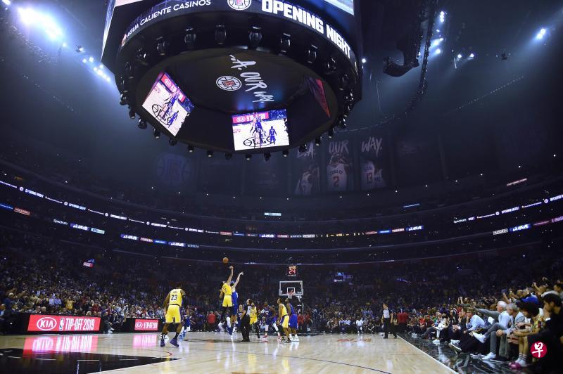 　NBA新赛季昨天开打，负责赛事转播的中国央视并未转播任何比赛。（法新社）