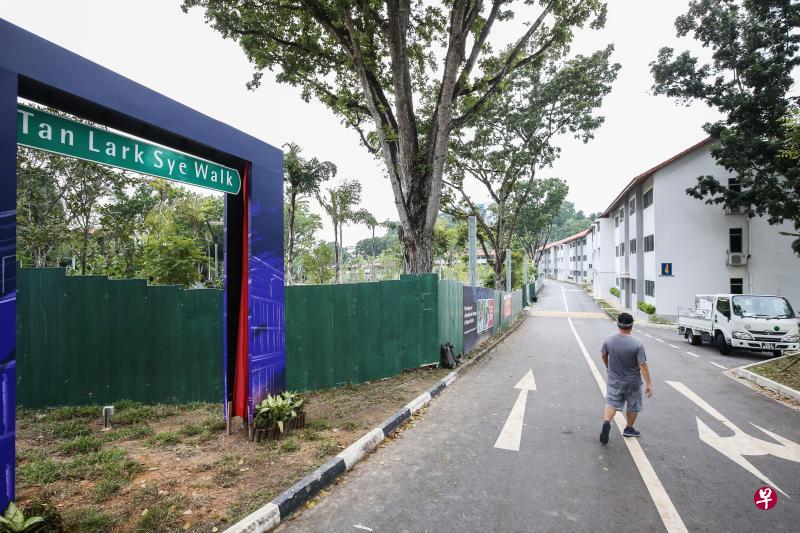 南大湖附近一条名为“南洋谷”的道路正式易名为“陈六使径”，以铭记已故前南洋大学创始人陈六使为推动本地文教事业所作出的贡献。（梁伟康摄）