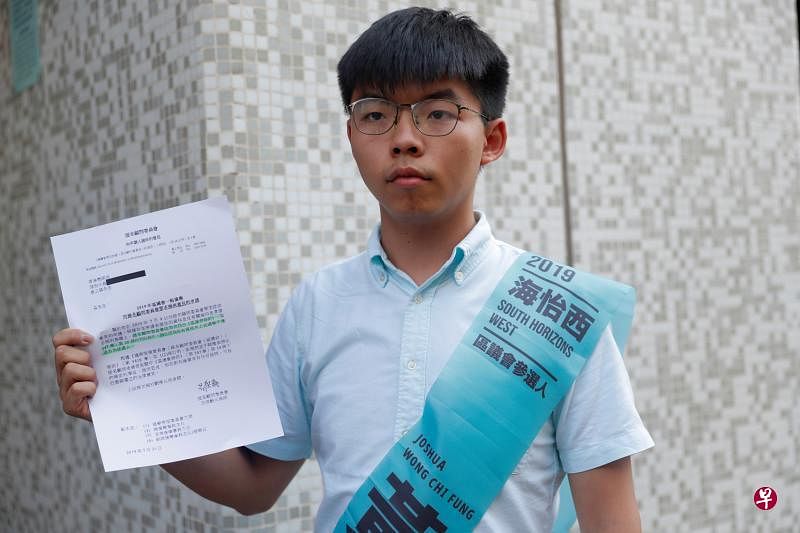 黄之锋的区议会选举候选人身份，至今仍未获港府确认。（路透社）
