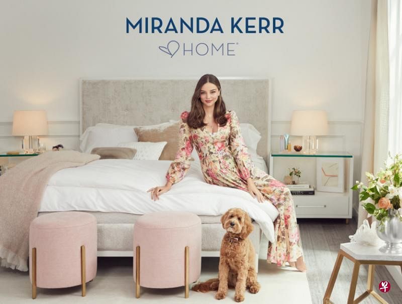 澳州名模Miranda Kerr与美国家具公司Universal Home合作设计家具系列“Love.Bliss.Joy”。