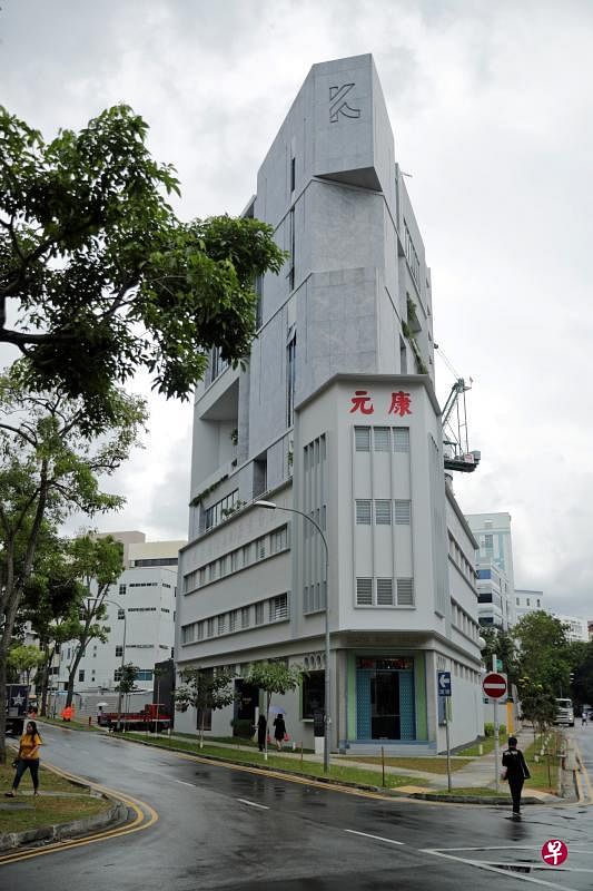 康元饼干厂保留旧建筑，后面加建新楼。（档案照片）