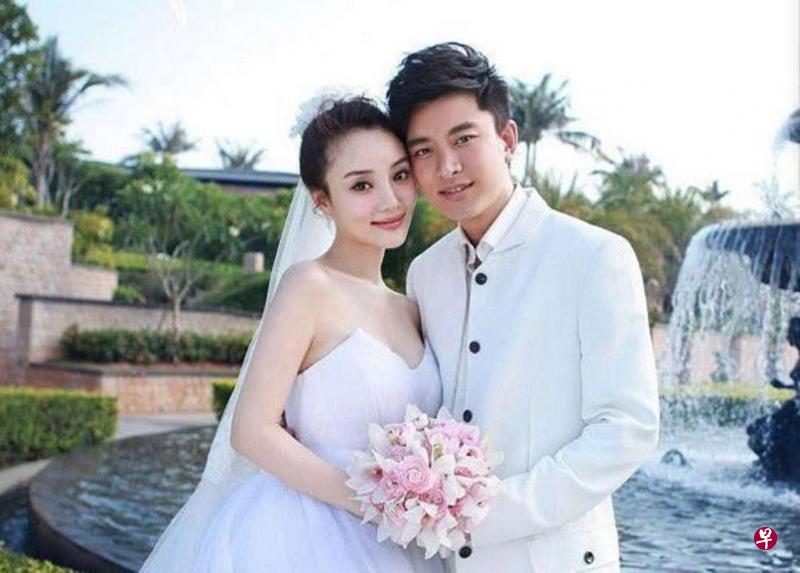 李小璐（左）与贾乃亮七年婚姻破局。（微博图）