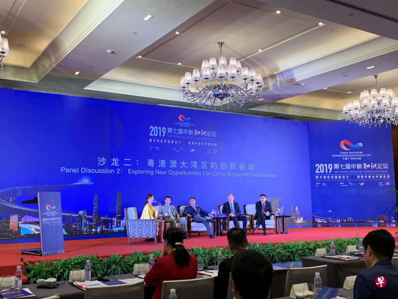 第七届中新知识论坛昨天在广州举办，主题是“提升湾区发展新动力探索中新合作新机遇”。（顾功垒摄）