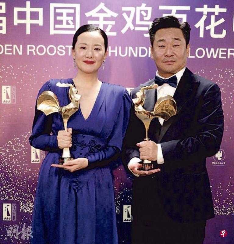 王景春（右）和咏梅是本届金鸡奖影帝后。（互联网）