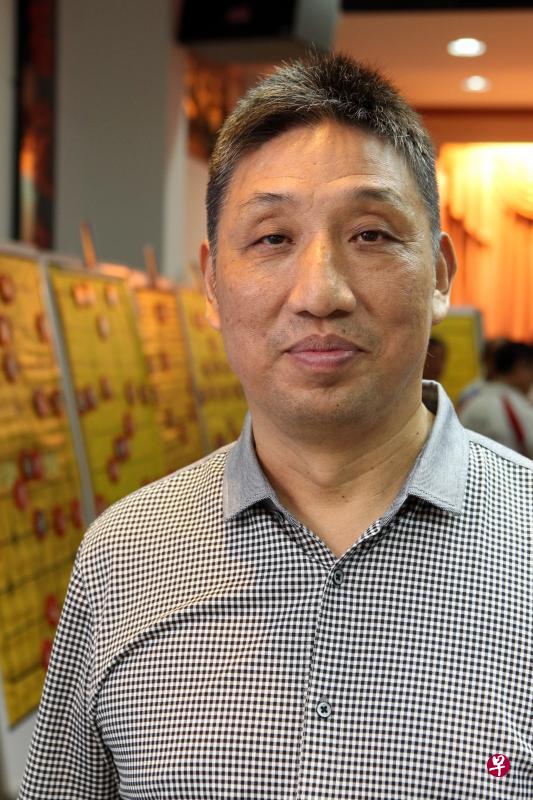 象棋特级大师柳大华（左）曾是中国四大盲棋高手之首，徒弟党斐（右）曾在本地创立盲棋极限纪录。（档案照片）