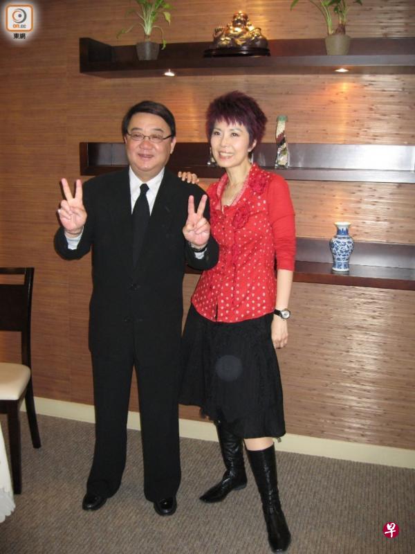 黎小田（左）第二段婚姻娶关菊英，两年后分手。（互联网）