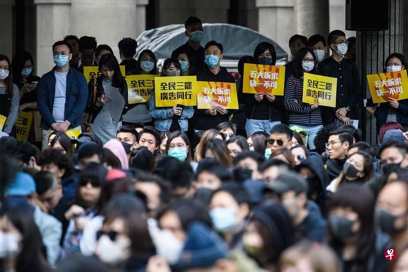 香港一批广告业者从昨天起罢工五天，向政府施压回应五大诉求。（法新社）