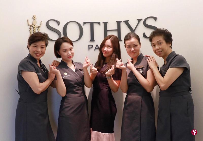 陈秀英（左）和余沅玲（中），都要把SOTHYS专属店， 做到最好。（图／受访者提供）
