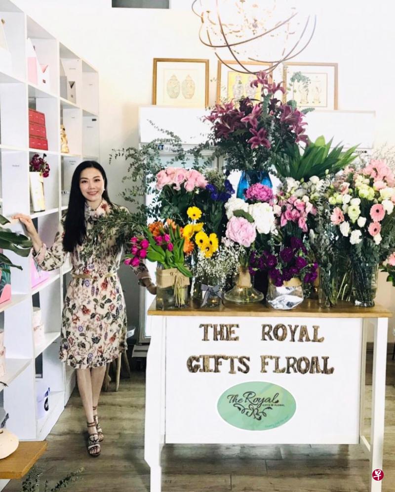 尤妮自小爱花，喜欢美的事物，也把鲜花和美好带给朋友和客户。（受访者提供）