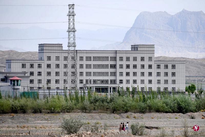 新疆喀什的这幢建筑，被怀疑为当地一座对涉嫌恐怖主义或极端主义活动人员进行教育培训的教培中心。（法新社）