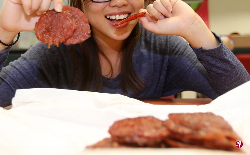 已打开包装的肉干，应在时限或在一周内吃完。（档案照）