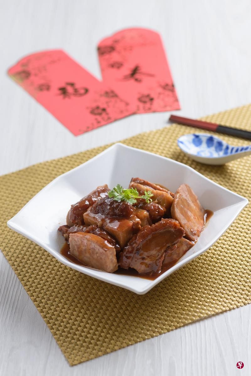  【新年年菜】一团和气 (香芋扣肉)。 图片取自《优1周》/uweekly.sg