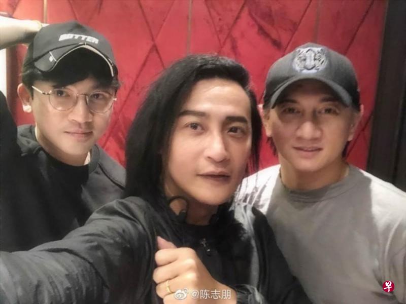 “小虎队”成员苏有朋（左起）、陈志朋及吴奇隆上月晒出合照。（微博图）