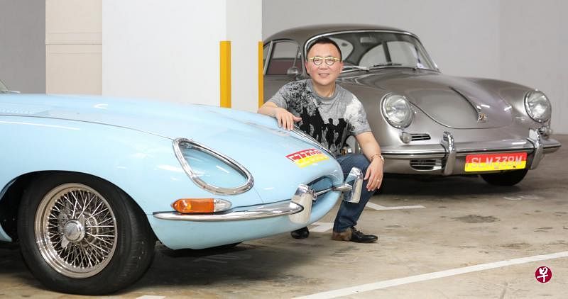 陈国荣医生的两辆经典车是他的宝贝。小图中的1964年捷豹E-type FHT双门系列是罕见极品。（陈斌勤摄）