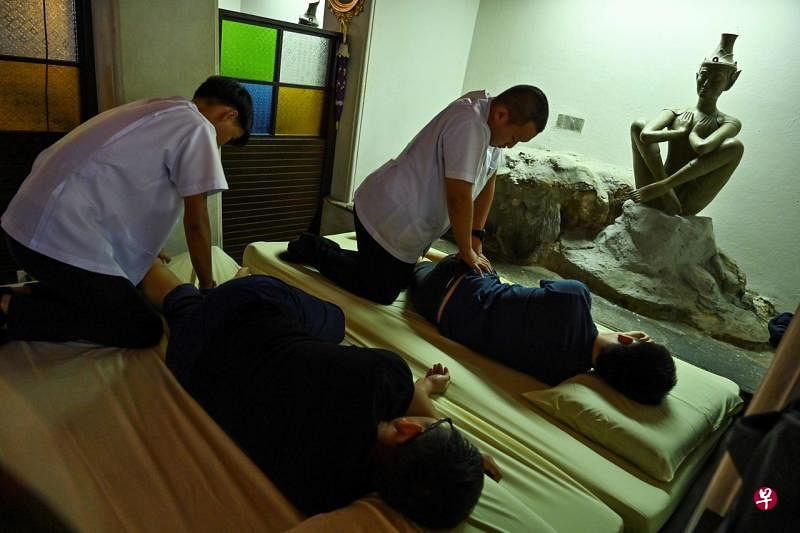泰式按摩深受游客欢迎。（法新社） 