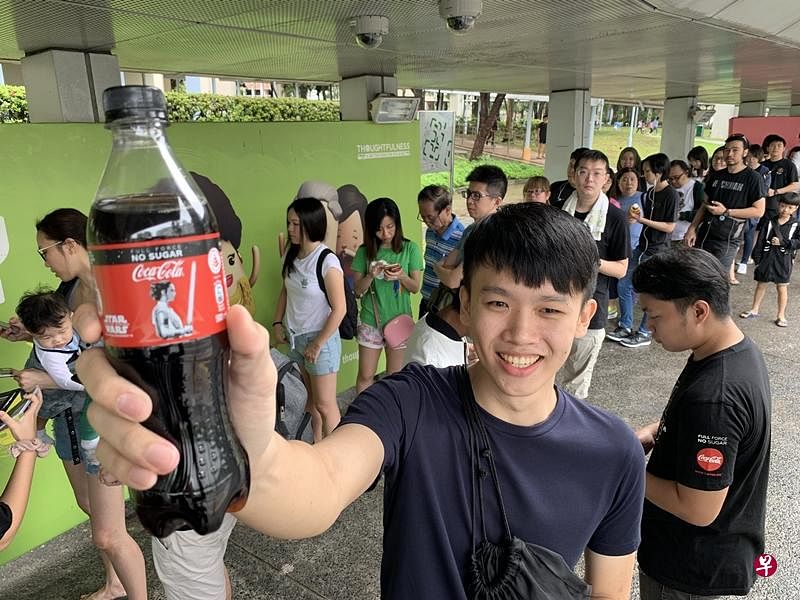 扈显航今早是第一个到现场排队的公众，并表示早上10时就到了。（曾美玲摄）