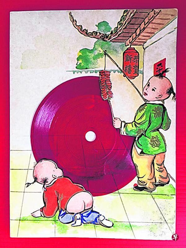 价位较高的音乐贺年卡。（二炮摄）