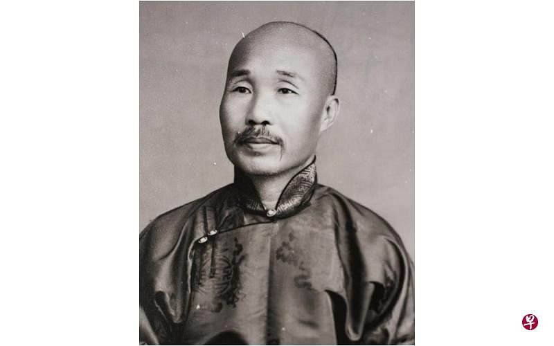 新加坡先驱摄影家李镜仁与李普仁的父亲李秩伦。 （文物局档案照）