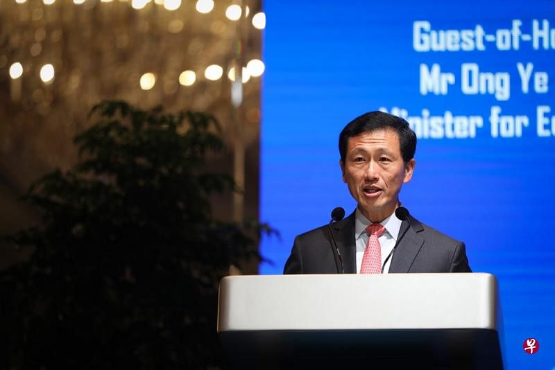 教育部长王乙康昨天在校长委任仪式上致辞时，呼吁各校继续维持创新和包容开放的精神。（海峡时报）