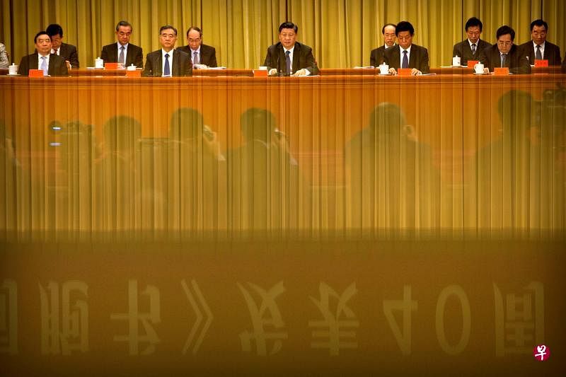 　中共总书记习近平（前排中）2019年1月2日在《告台湾同胞书》发表40周年纪念会上，发表五条建议，将“九二共识”定义为“海峡两岸同属一个中国，共同努力谋求国家统一”，并提出探索“两制”的台湾方案。（路透社）