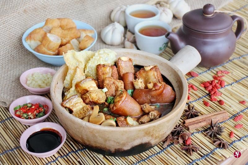 砂煲肉骨茶有排骨和特级猪肋骨两种选择。（餐馆提供）