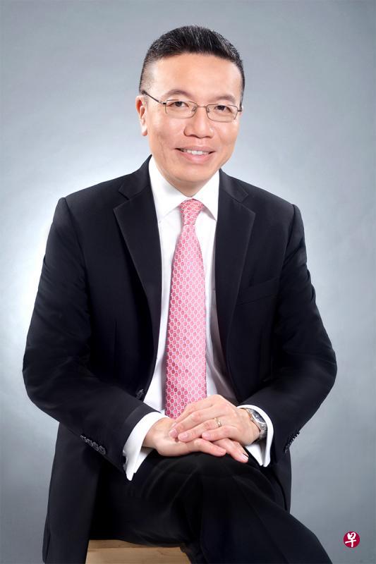 自由业者若患病或发生意外，必须自己承担所有医药费，因此星融公司总裁谢诏全建议他们购买多种保险。（受访者提供）