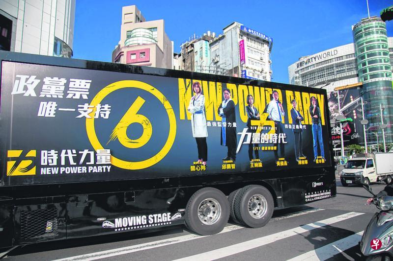 小党时代力量的宣传车。（彭博社）